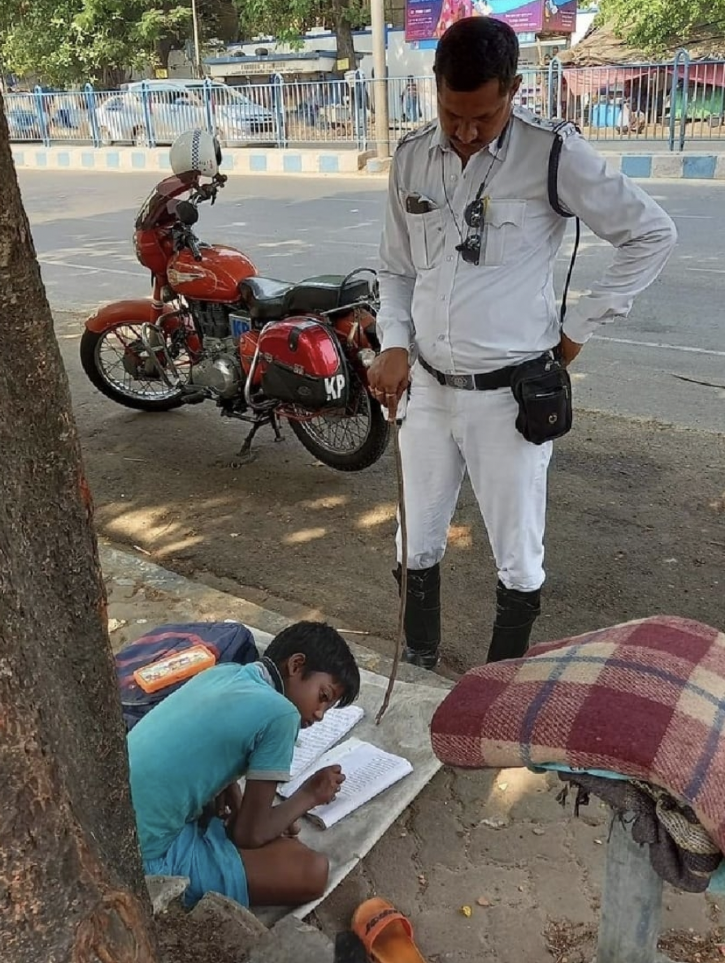 Kolkata Traffic Cop Hailed As 'Hero' For Mentoring An 8-Year Old While  Managing Traffic