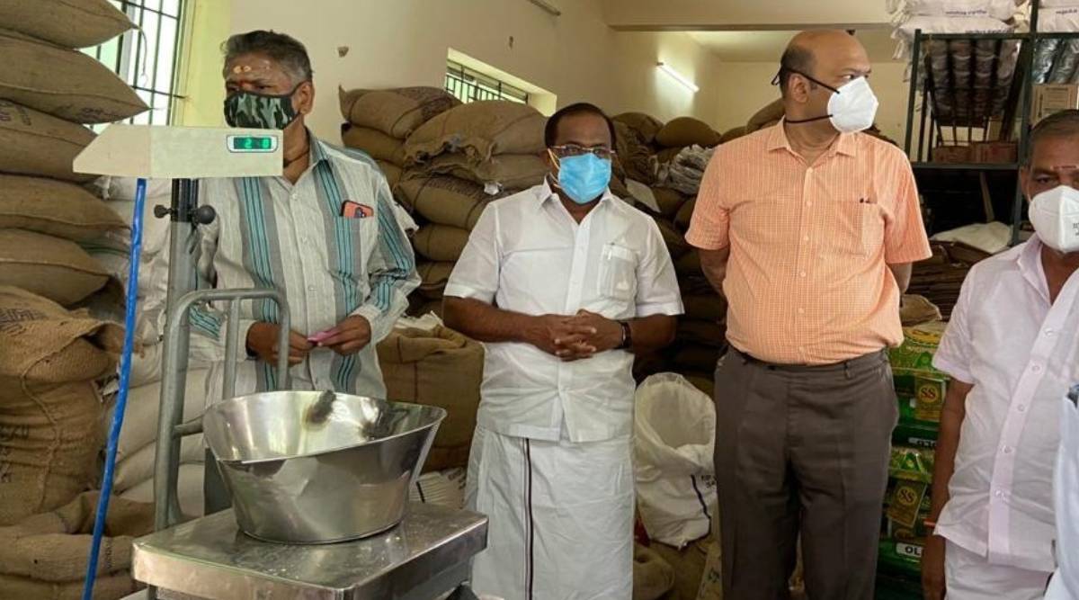 minister sakkarapani on second term rs 2000 and 14 groceries things as  covid 19 relief - ரேஷன் அட்டைதாரர்களுக்கு 2வது தவணை ரூ.2,000; ஜூன் 11 முதல்  டோக்கன் விநியோகம் அமைச்சர் ...