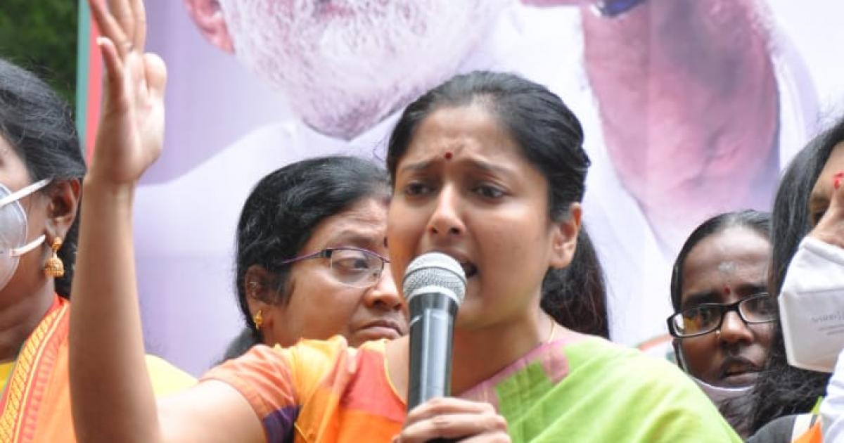 Fresh trouble for TN BJP leader Gayathri Raghuram: Caught with controversy  for violating rules! | The New Stuff