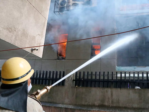 Indore Building Fire News: Madhya Pradesh: 7 dead, 9 injured in major fire  at Indore residential building; eyewitnesses say firefighters arrived late  - The Economic Times