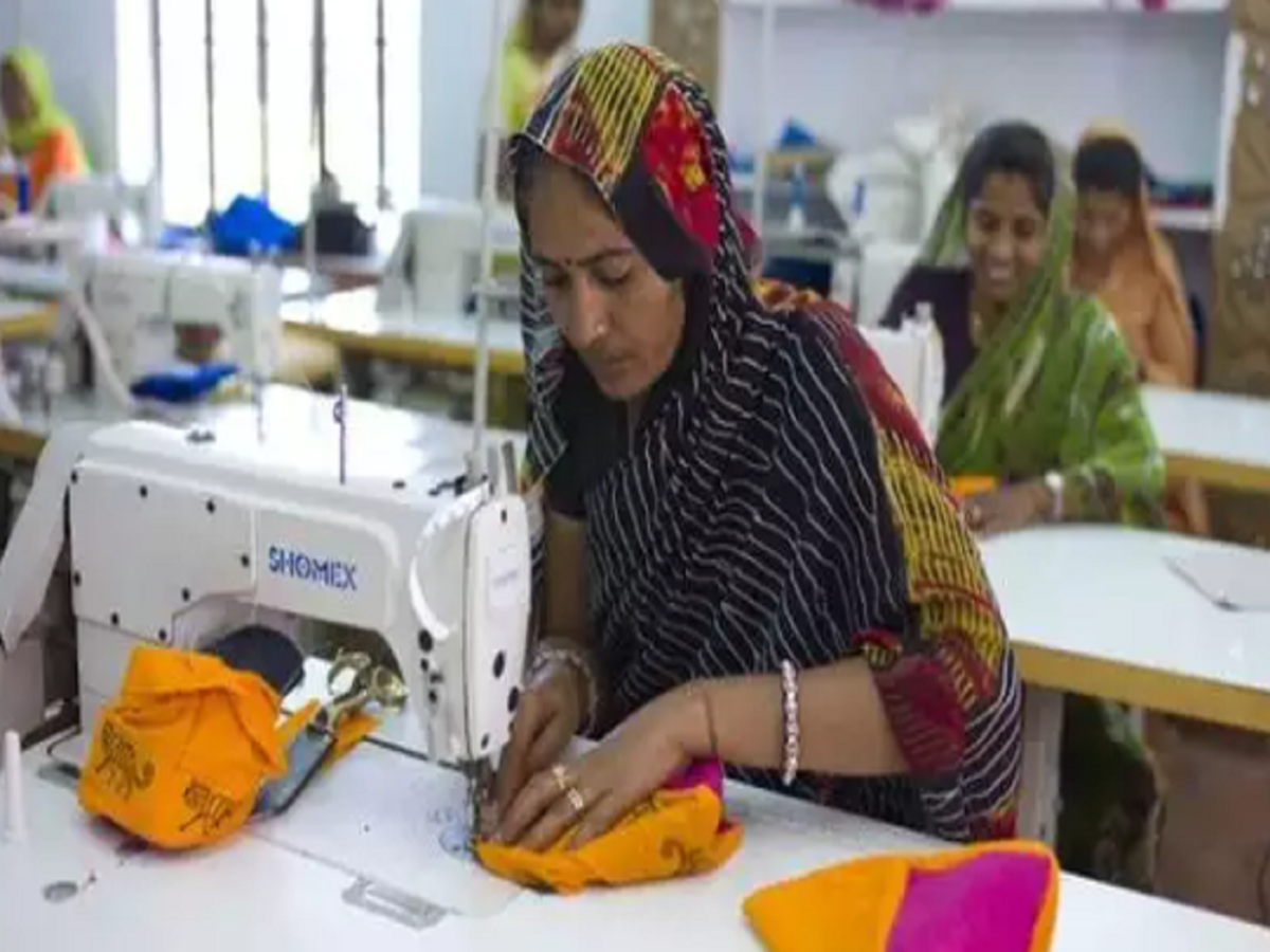 Women workers in Uttar Pradesh factories to get free food, conveyance if  they work after 7pm | Lucknow News - Times of India