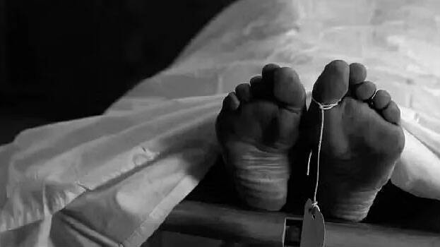 26-year-old girl stays with mother's corpse for 10 days, didn't even inform  relatives; police witness horrible sight - INDIA - GENERAL | Kerala Kaumudi  Online