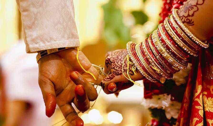 Groom parties till late during 'baarat', disgruntled bride marries another  man - Samakalika Malayalam