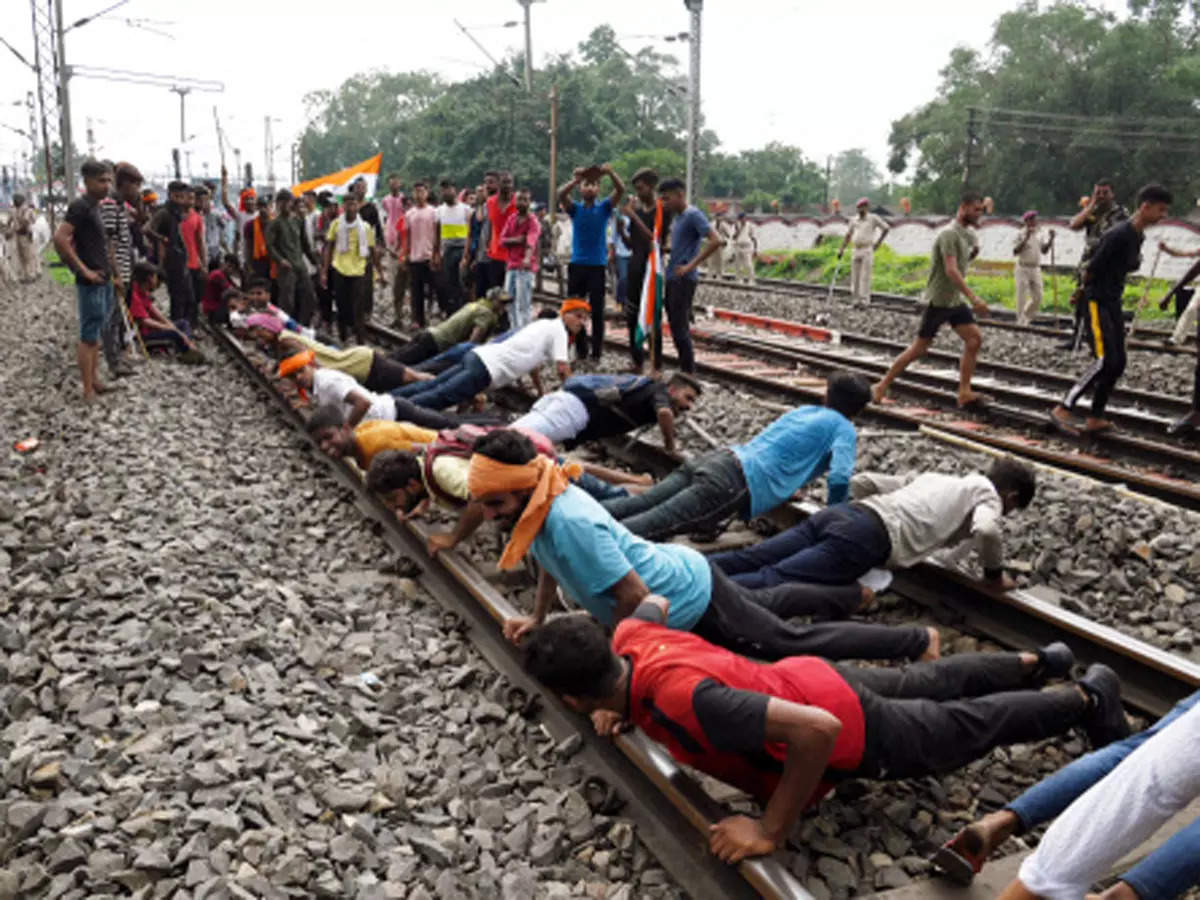 Agnipath Scheme Protest Updates: One dead in Secunderabad, 316 trains  affected, 200 cancelled; 7 trains affected by arson as protests rage across  states - The Economic Times