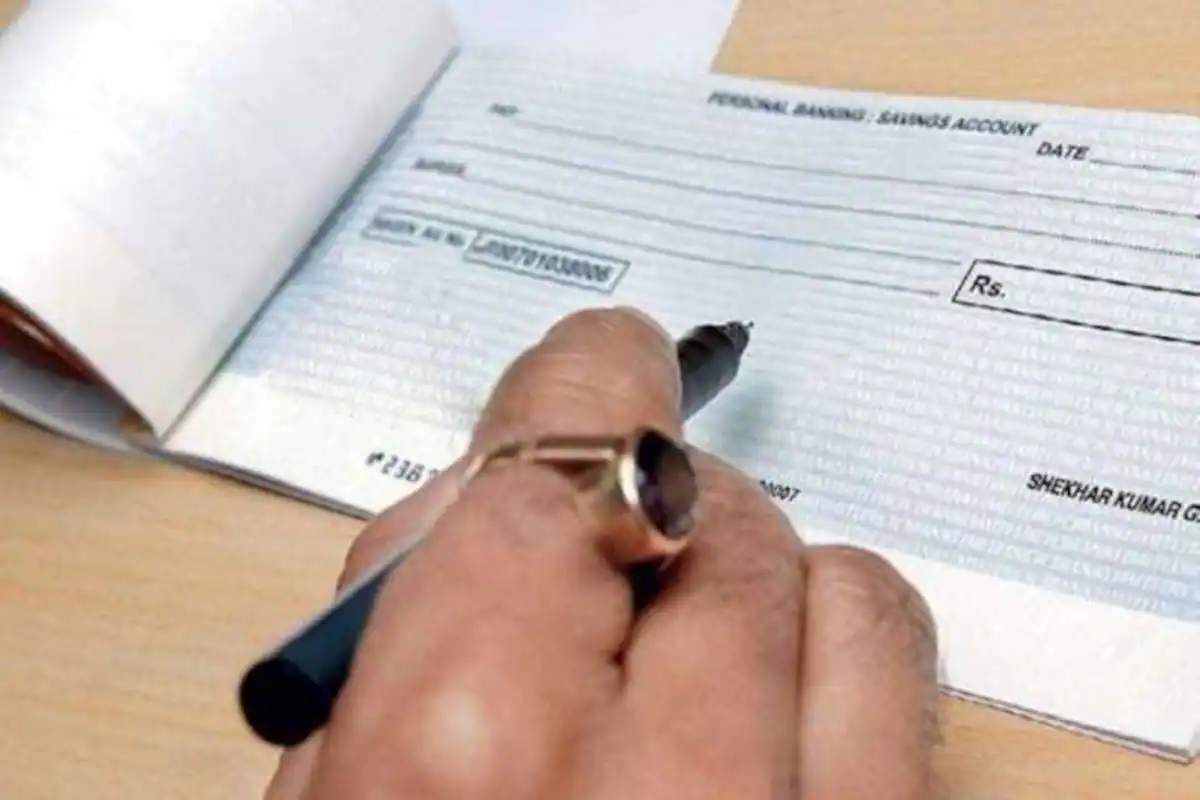 Bank Customer Alert: Cheque Books of These Banks Will Not be Valid From Oct  1 | Details Here