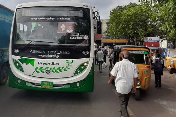 100 பேருந்துகள் 