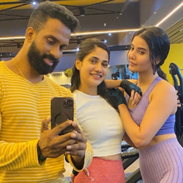 Bigg Boss Losliya shares many pics with Gym Trainer and netizens pour many bad comments 