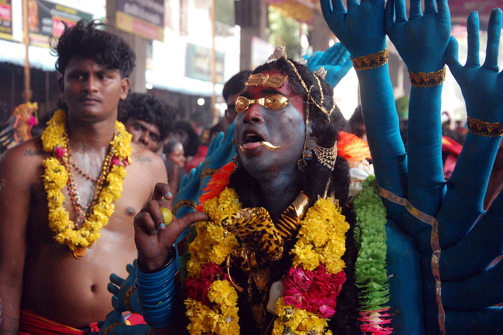 உலக புகழ் பெற்ற குலசேகரன்பட்டினம் தசரா திருவிழா.! லட்சக்கணக்கில் குவிந்த மக்கள்.!