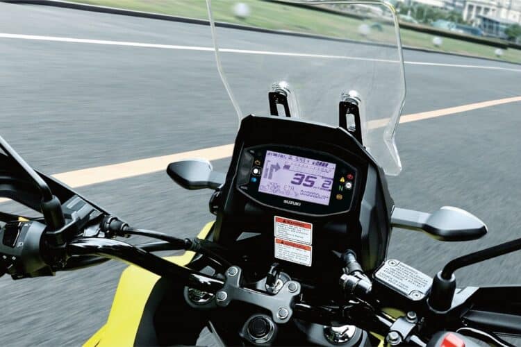 2025 Suzuki V Strom SX cluster